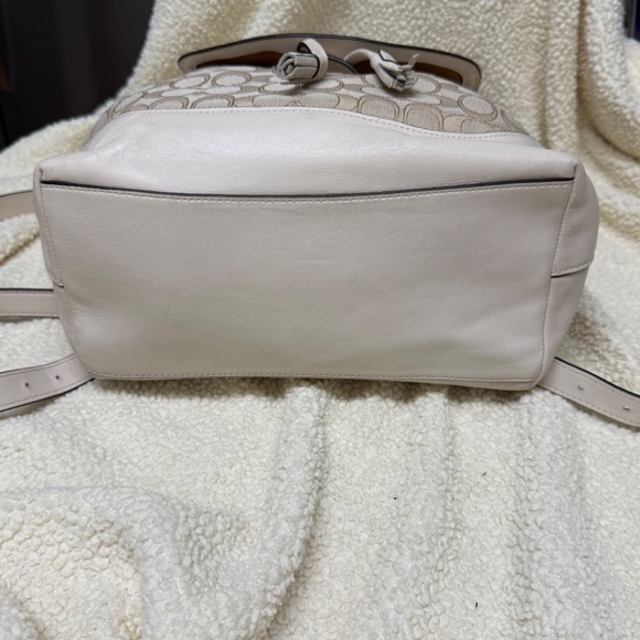 Coach Signature backpack - Picture 8 of 9